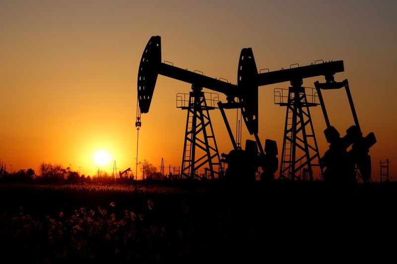 Oil prices fall over $1/bbl on Russian oil price cap talks