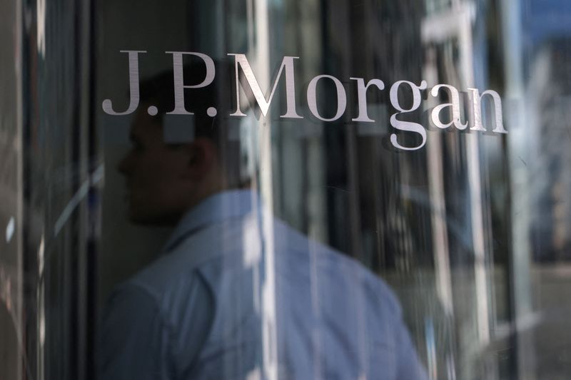 J.P.Morgan cuts 2023 S&P 500 earnings forecast by 9%