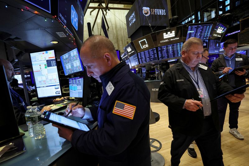 Wall St set to extend gains on solid consumer spending data, easing prices