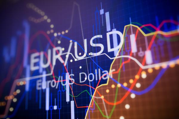 EUR/USD giảm, các nhà phân tích cảnh báo về khả năng điều chỉnh trong tháng 12