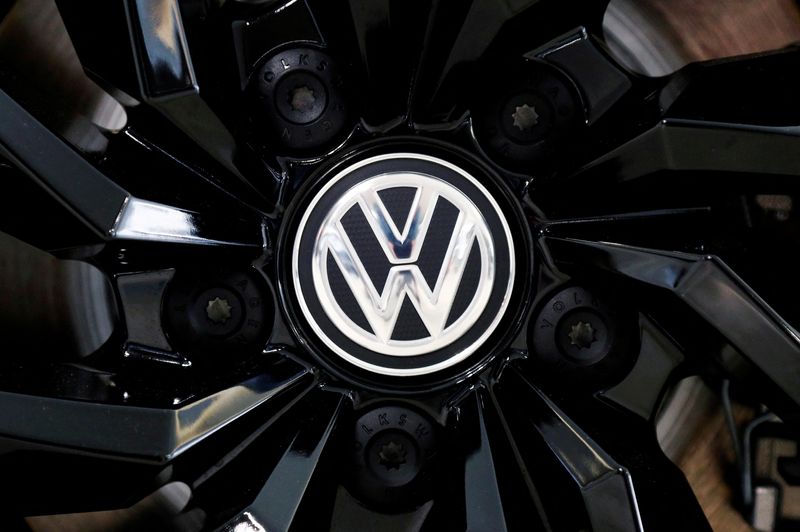 Volkswagen expects difficult 2023 for financial services unit