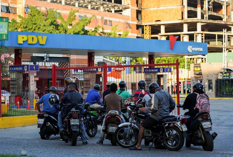 Gasoline queues return in Venezuela as refineries fail to produce