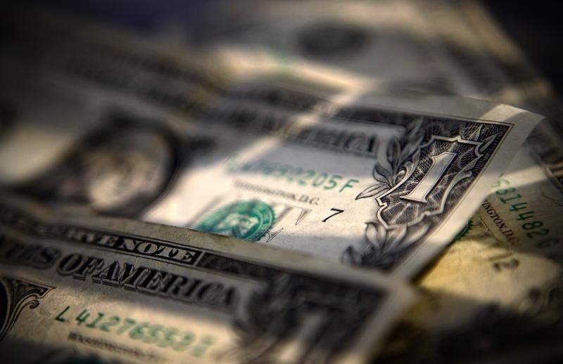 Dollar continues falling ahead of Federal Reserve rate decision