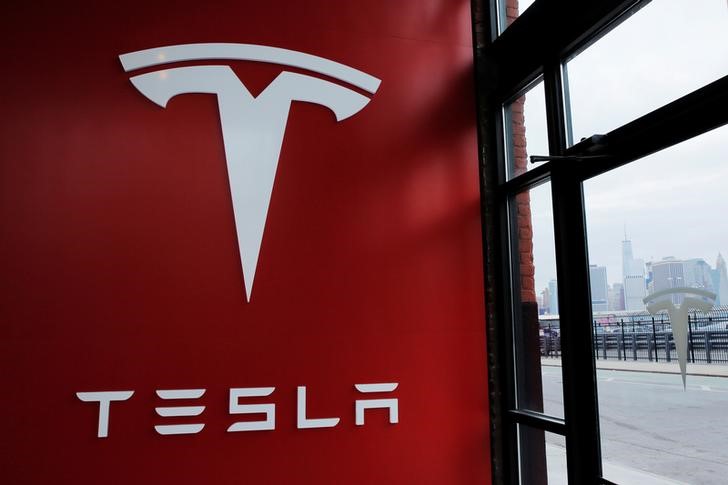 Deutsche Bank expects Tesla to miss on all fronts for Q4, cuts PT