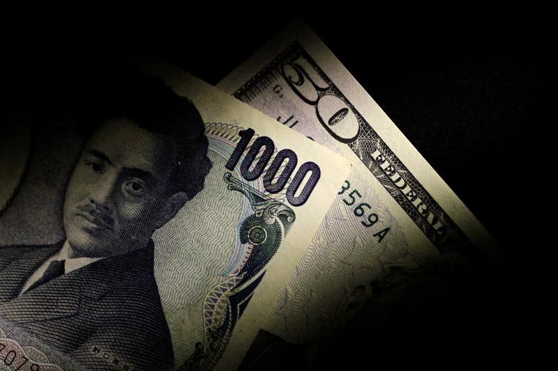 Dollar edges lower as risk sentiment rises; Yen in demand