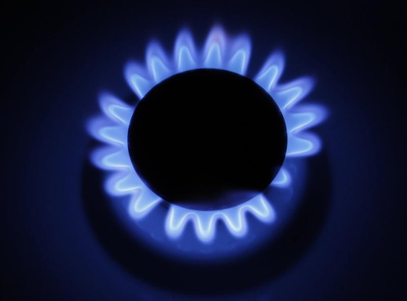 Natural gas tumbles beneath $4 as warm January takes hold of U.S.