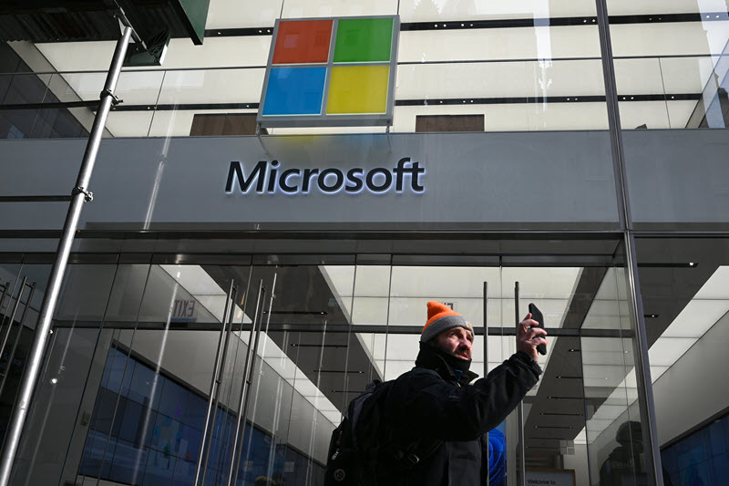 Microsoft stock drops as UBS cuts to Neutral on Azure/Office risks