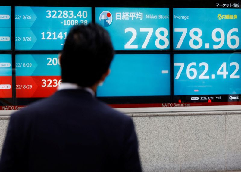 Asian stocks edge up before U.S. jobs data, defying Wall Street selloff