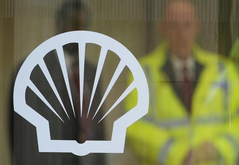 Shell rises after flagging strong gas trading in 4Q