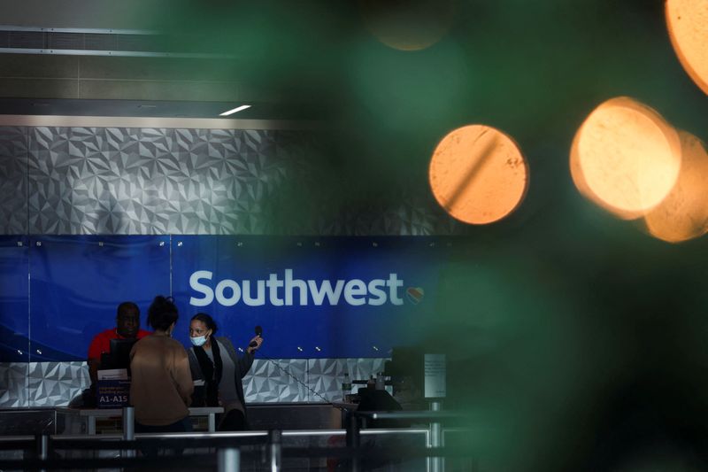 Southwest Airlines expects to report net loss in Q4 after mass cancellations