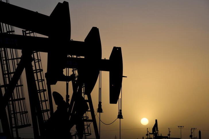 Oil prices climb as Iran nuclear talks drag on