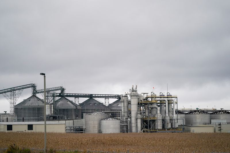 U.S. biofuel groups urge EPA to curb oil refinery waivers despite ruling