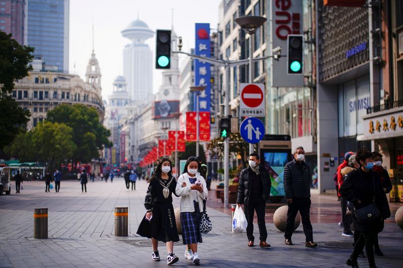 China should guide rates lower to support growth, former central bank official says