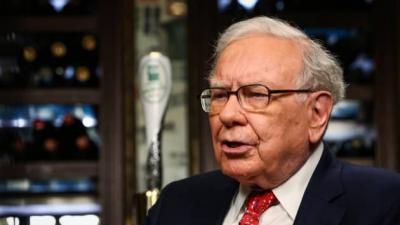 Warren Buffett chỉ cách đầu tư trong bối cảnh lạm phát cao