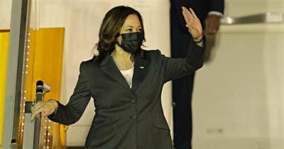 Phó tổng thống Mỹ Kamala Harris đến Hà Nội, bắt đầu chuyến thăm Việt Nam