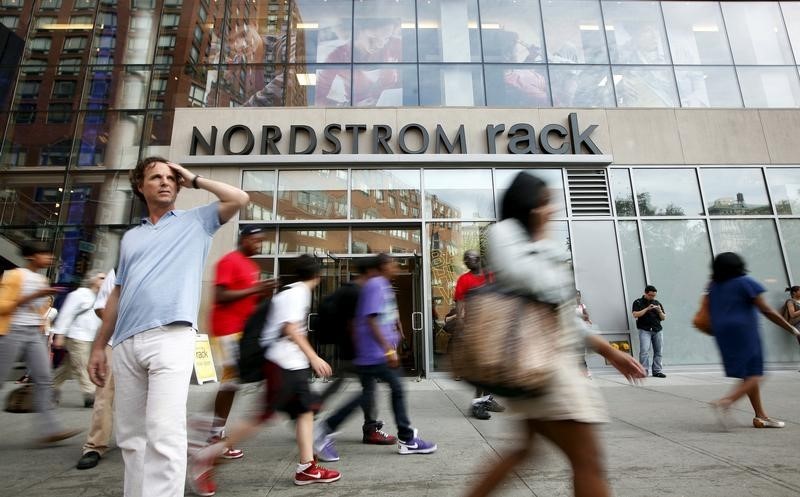 Hợp đồng tương lai Mỹ tăng cao hơn; Doanh thu của Nordstrom sụt giảm