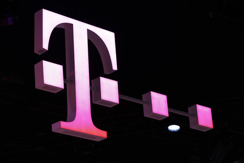 Cổ phiếu Châu Âu trái chiều; Deutsche Telekom tỏa sáng, AstraZeneca sụt giảm